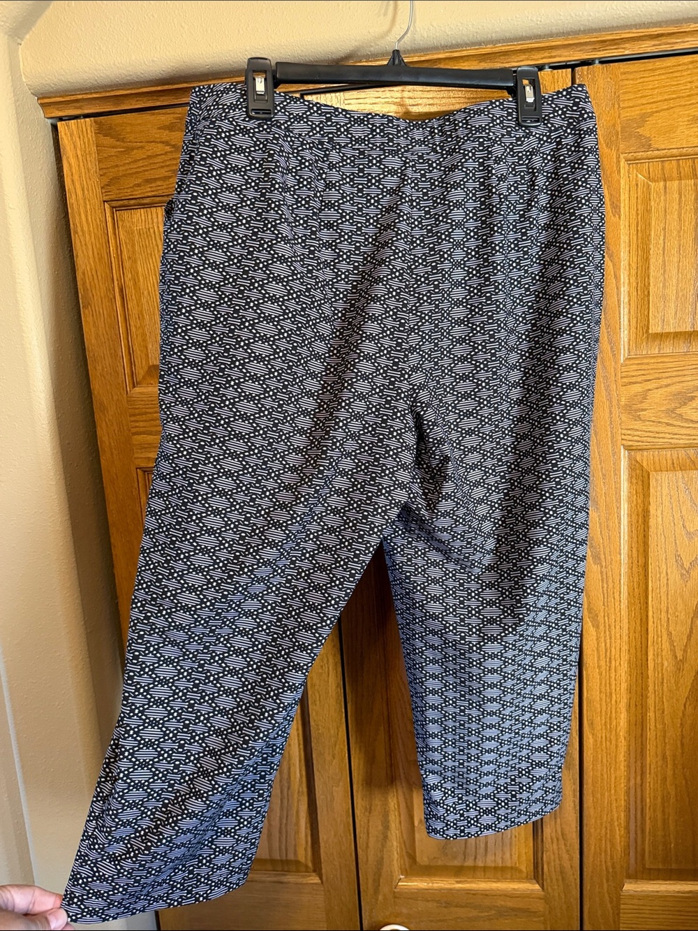 Weekends by Chico's-Black & White Patterned Pants & Sleeveless Full Zip Vest Set - Picture 14 of 14
